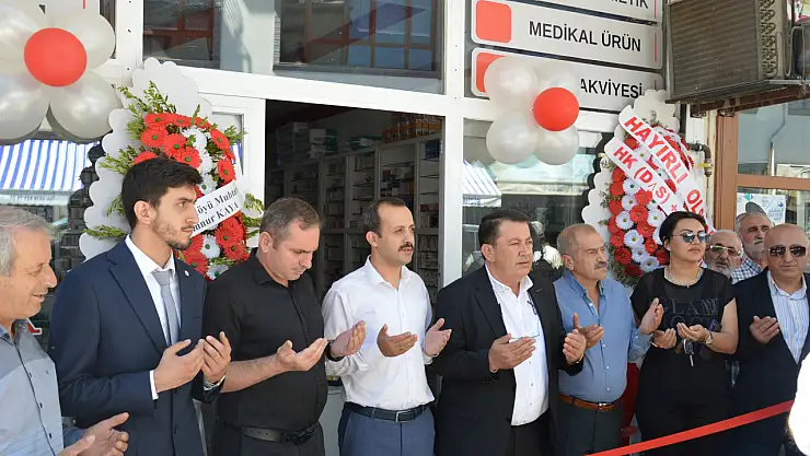 İspir Kaymakamı Ahmet Salih Poçanoğlu, Yeni Eczane Açılışına Katıldı
