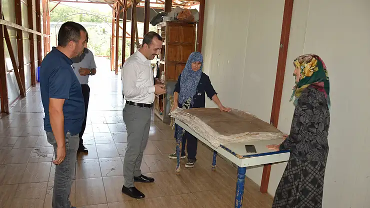 İspir Kaymakamı Poçanoğlu, esnafları ziyaret ederek sorunlarını dinledi