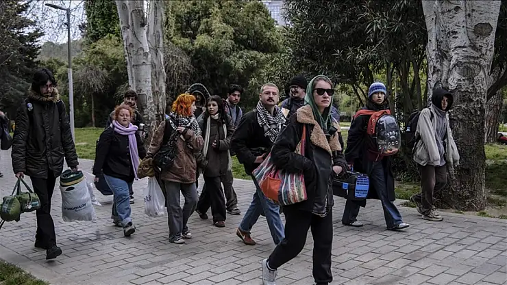 İstanbullular depremin ardından geceyi sokakta geçirdi