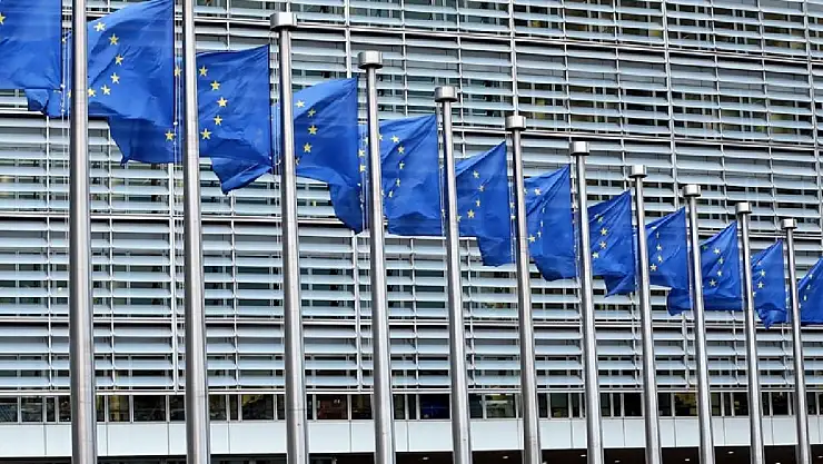 İtalya'dan Önemli Açıklama: AB Komisyonu'nun İsrail'e Yaptırım Önerileri İnceleniyor!