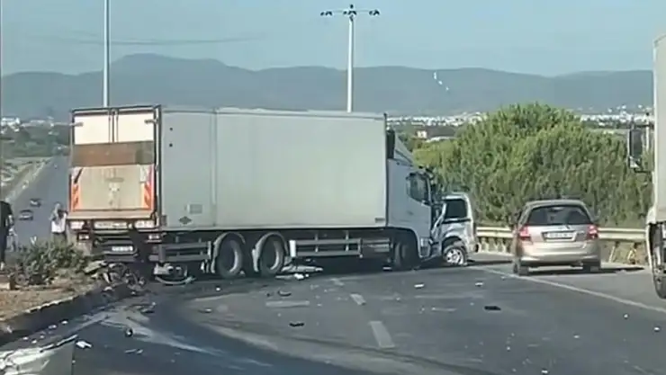 İzmir'de tırla çarpışan Ağrılı sürücü olay yerinde hayatını kaybetti