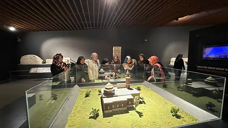Kadın ve Çocuklar Van Müzesi'nde Tarihe Yolculuk Yaptı