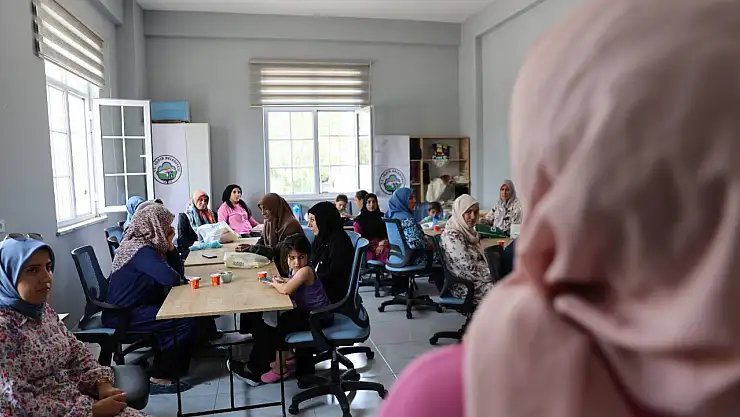 Kadın Yaşam Merkezi'nde Üreme Sağlığı ve Bağımlılıkla Mücadele Eğitimi Gerçekleştirildi