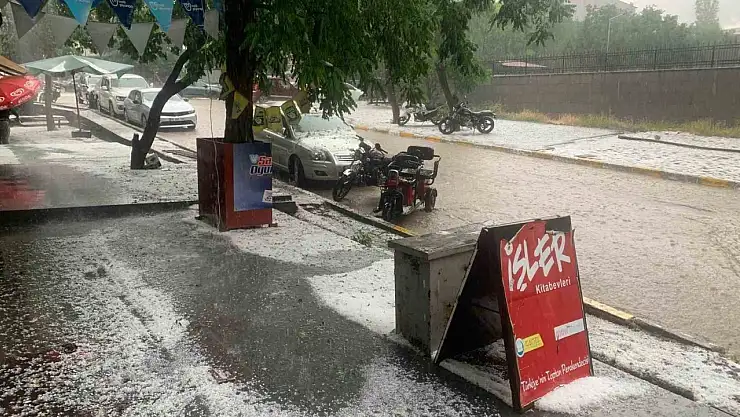Kağızman'da dolu felaketi: Araçlar ve tarım arazileri zarara uğradı!