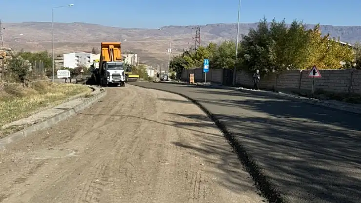 Kağızman'da Sıcak Asfalt Çalışmaları Başladı