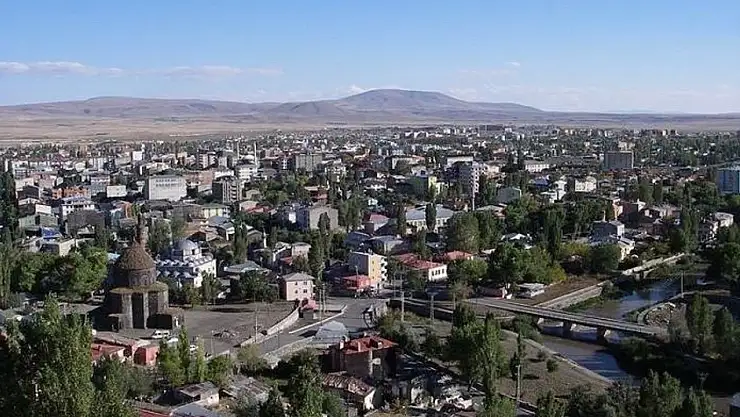 Kağızman'da Yol Çalışmaları Devam Ediyor: Vatandaşlara Ulaşım Uyarısı