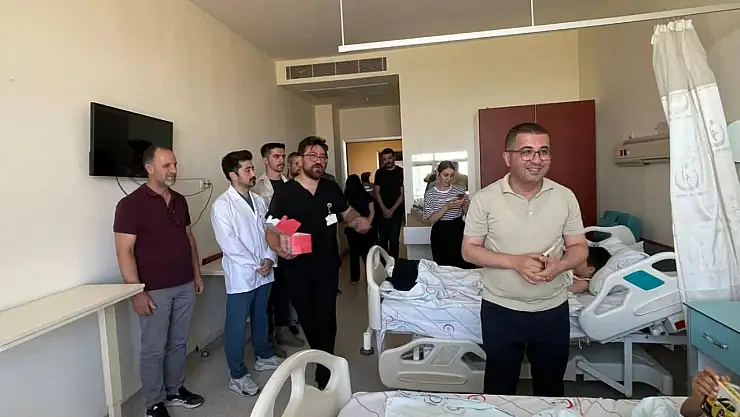 Kağızman Kaymakamı Okan Daştan'dan Sünnet Olan Çocuklara Ziyaret