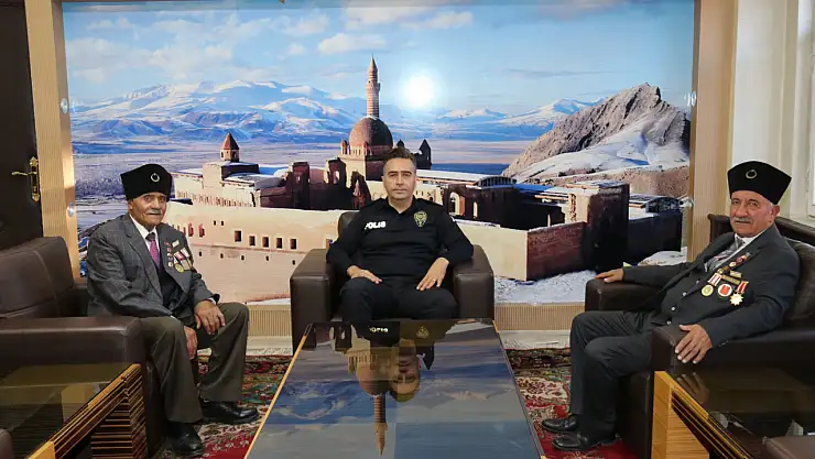 Kahraman gaziler, Ağrı İl Emniyet Müdürü Önder'i ziyaret etti