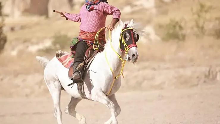 Kapadokya At ve Atçılık Festivali'nde geleneksel atlı cirit gösterileri büyük ilgi gördü.