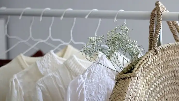 Kapsül Gardırop Nedir? Minimalist Moda Akımının Temel Taşı!