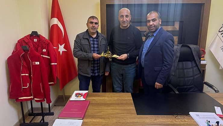 Karaköse Haber ekibinden Kızılay Doğubayazıt şubesine anlamlı ziyaret