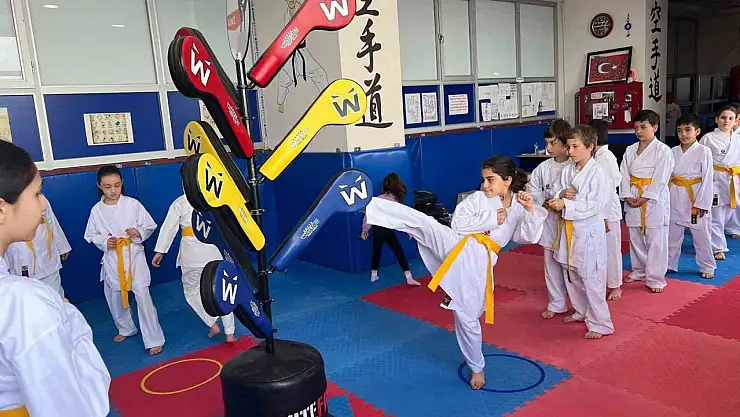 Karate Kursuna Yoğun İlgi: Yeni Spor Salonunda Eğitimler Sürüyor!