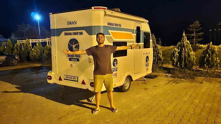 Karavanıyla Türkiye'nin Güzelliklerini Keşfeden Gezgin, Van Gölü Kıyılarına Varış Yaptı