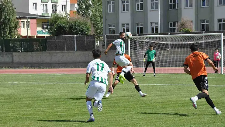 Kars 36 Spor, hazırlık maçında Murgul Belediye Spor'a 3-1 mağlup oldu