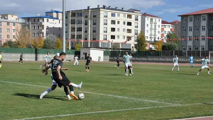Kars 36 Spor, Şırnak Petrol Spor'u 4-1'lik Skorla Atlatarak Fark Yaratıyor!