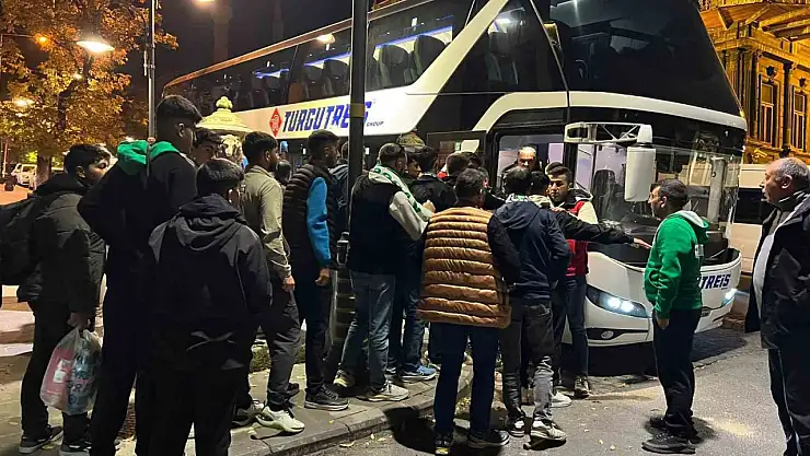 Kars 36 Spor'un taraftarı Batman deplasmanında takımlarını yalnız bırakmadı