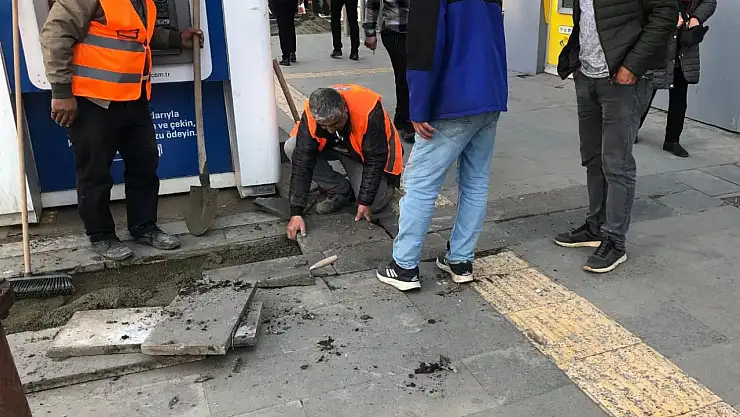 Kars Belediyesi Bozulan Kaldırımlara Müdahale Etti