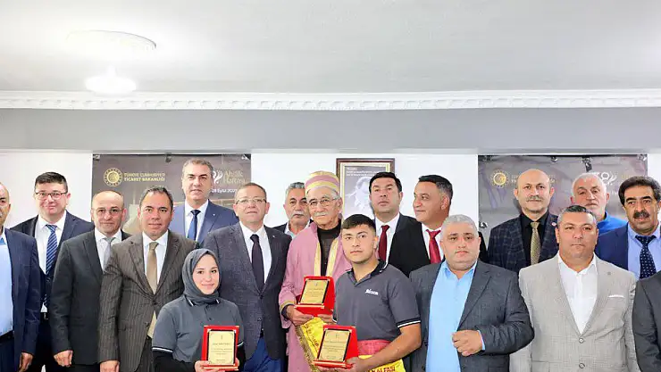 Kars'ta 38. Ahilik Haftası Etkinlikleri Kapsamında Yılın Ahisi Seçilen Yalçın Omur'un Şed Töreni Gerçekleştirildi