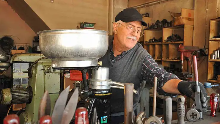 Kars'ta 4 nesildir süt makineleri tamiriyle geçmiş ve geleceği birleştiren Elik ailesinin hikayesi