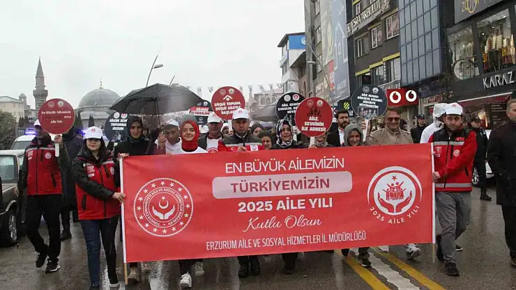 Kars'ta Aile Yılı Kortej Yürüyüşü Yağmura Rağmen Coşkuyla Yapıldı