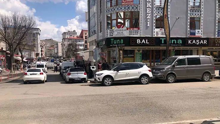 Kars'ta araç sayısı 52 bin 167'e ulaştı park sorunu trafiği zorlaştırıyor!