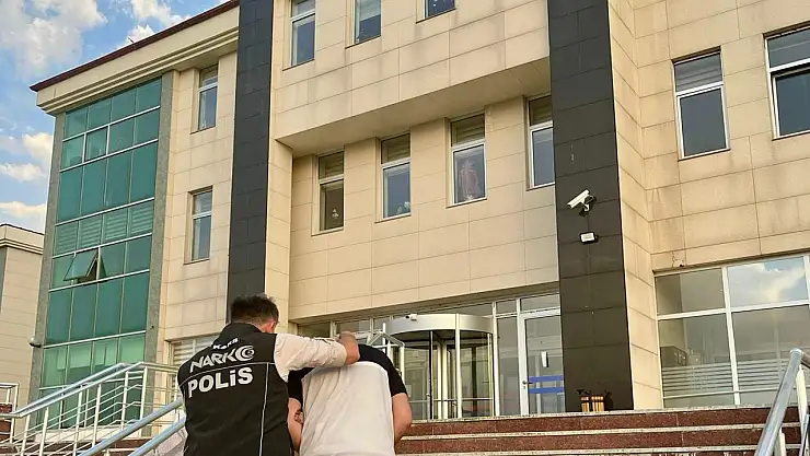 Kars'ta Aranan Uyuşturucu Sattıcısı Yakayı Ele Verdi