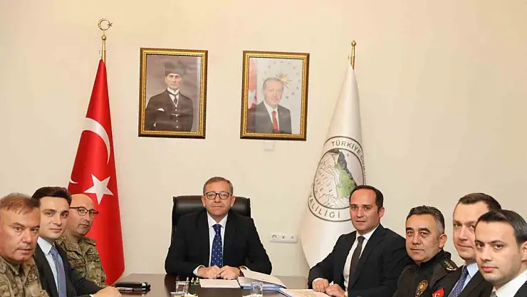 Kars'ta Asayiş Toplantısı: Güvenlik Uygulamaları ve Düzensiz Göç Değerlendirildi