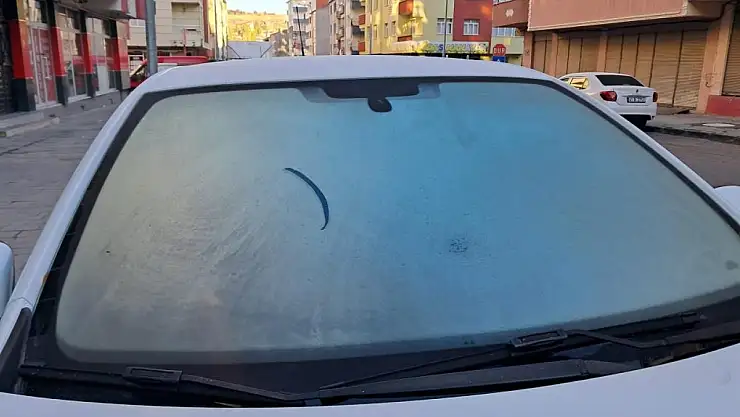 Kars'ta aşırı soğuk: Termometre eksi 7'ye düştü, araç camları dondu!