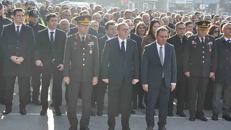 Kars'ta Atatürk'ün anısına törenler düzenlendi, saygı duruşları yapıldı