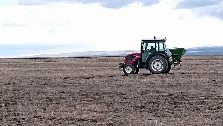 Kars'ta bahar geldi tarlalar yeniden canlandı