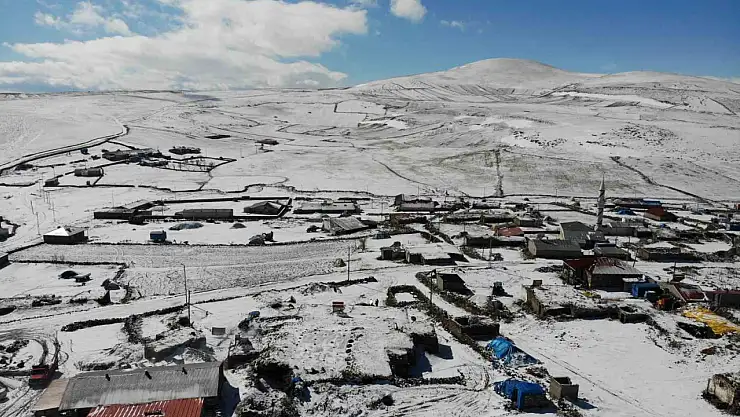 Kars'ta beyaza bürünen köyler ve tarım arazileri havadan görüntülendi