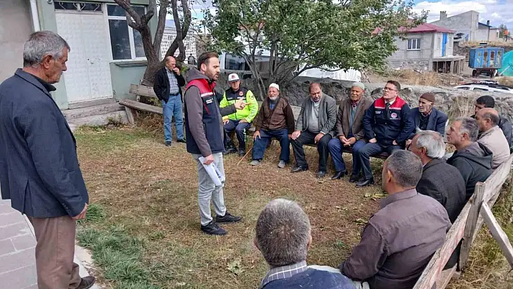 Kars'ta çiftçilere kuraklık ve tarım sayımı hakkında eğitim verildi