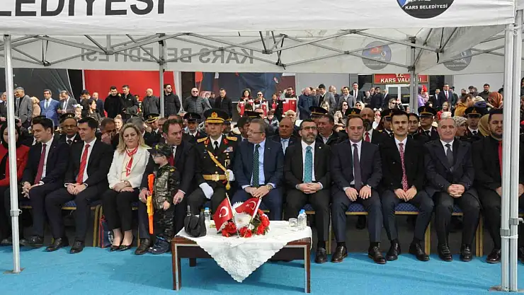 Kars'ta Cumhuriyet Bayramı coşkulu törenle kutlandı, Vali Polat geleceğe dair umut verdi.