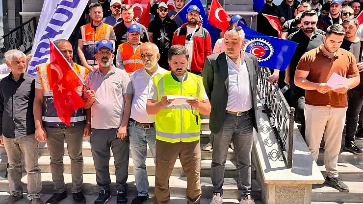 Kars'ta Demiryolu İş Sendikası, hükümetin teklifiyle ilgili tepkisini basın açıklamasıyla duyurdu.