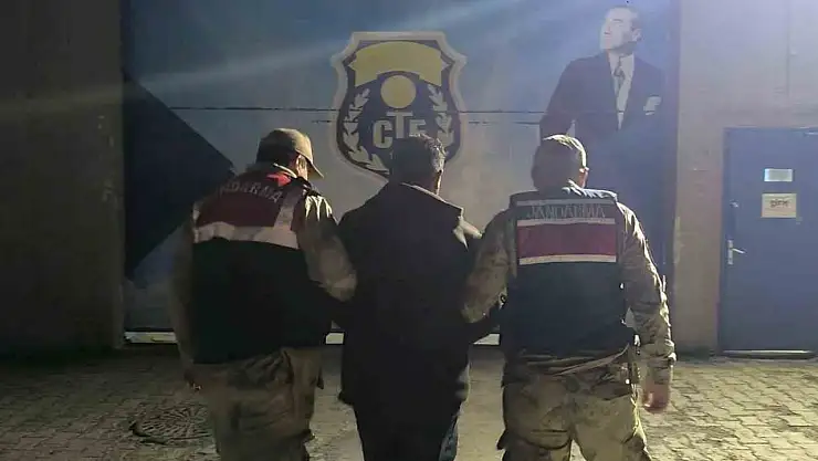 Kars'ta dolandırıcılık suçlusu jandarma tarafından yakalandı