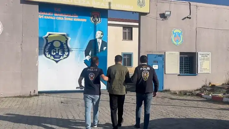 Kars'ta dolandırıcılık suçlusu banka görevlisi kılığına giren şüpheli yakalandı ve tutuklandı