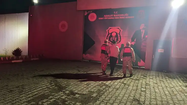 Kars'ta dolandırıcılık suçundan aranan kişi jandarma tarafından yakalandı