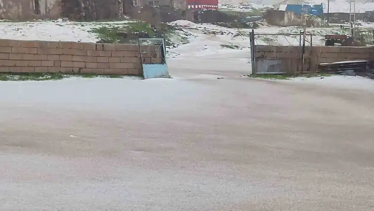 Kars'ta Dolu Yağdı, Şehir Kar Gibi Beyaza Büründü