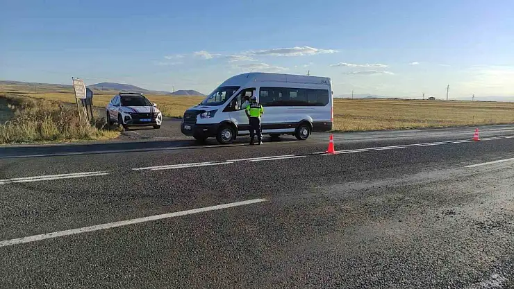 Kars'ta düzensiz göçle mücadele için geniş çaplı jandarma uygulaması gerçekleştirildi