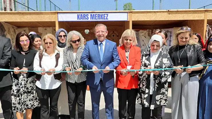 Kars'ta Hayat Boyu Öğrenme Haftasında kültürel zenginlikleri yansıtan sergi açıldı