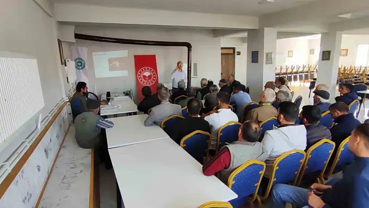 Kars'ta hayvan yetiştiricilerine şarbon hastalığına karşı eğitim veriliyor