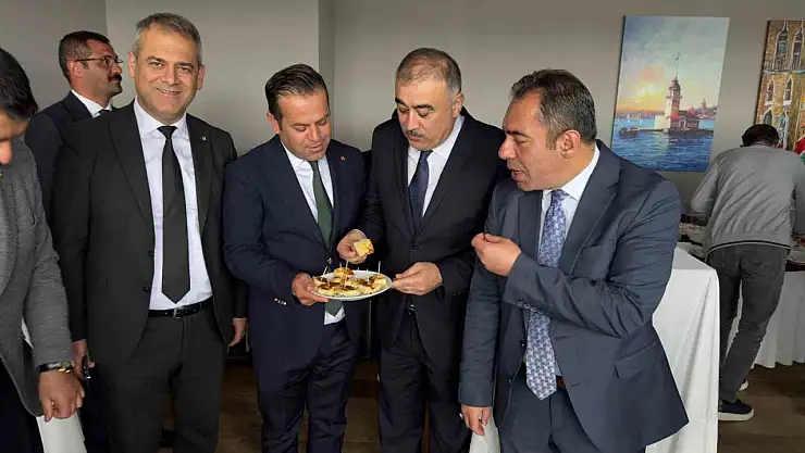 Kars'ta İş Dünyası Zirvesi: Erzurum'un Meşhur Su Böreği Etkisiyle Gündeme Geldi!