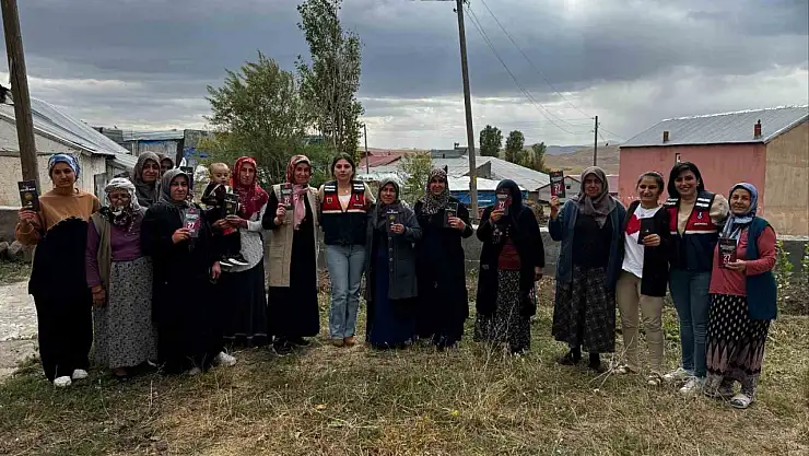Kars'ta Jandarma Kadına Yönelik Şiddetle Mücadele İçin KADES'i Tanıtıyor