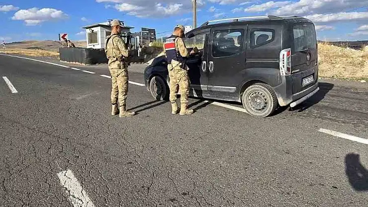 Kars'ta jandarmadan düzensiz göçle mücadele için kapsamlı uygulama gerçekleştirildi