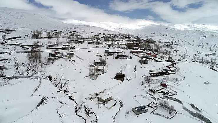 Kars'ta kar etkili oluyor
