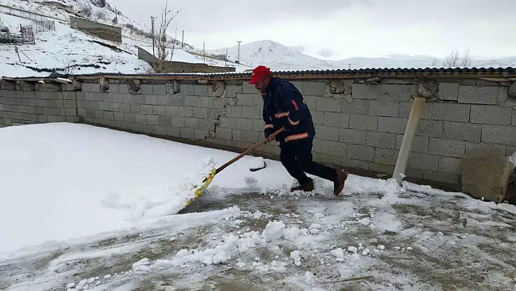 Kars'ta kar nedeniyle 12 köye ulaşım sağlanamıyor