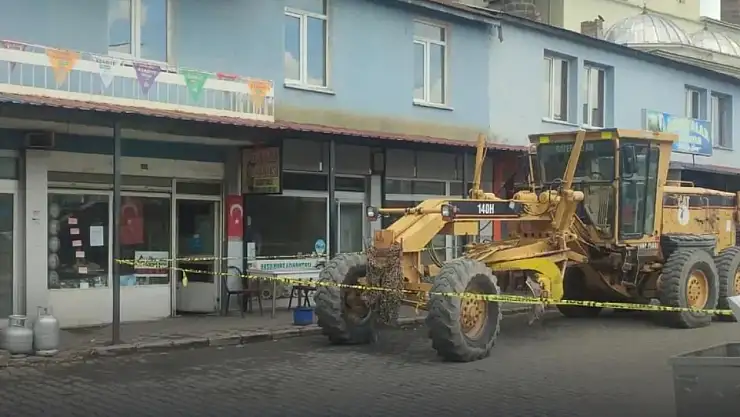 Kars'ta kız kaçırma nedeniyle çıkan çatışmada greyder operatörü ağır yaralandı!