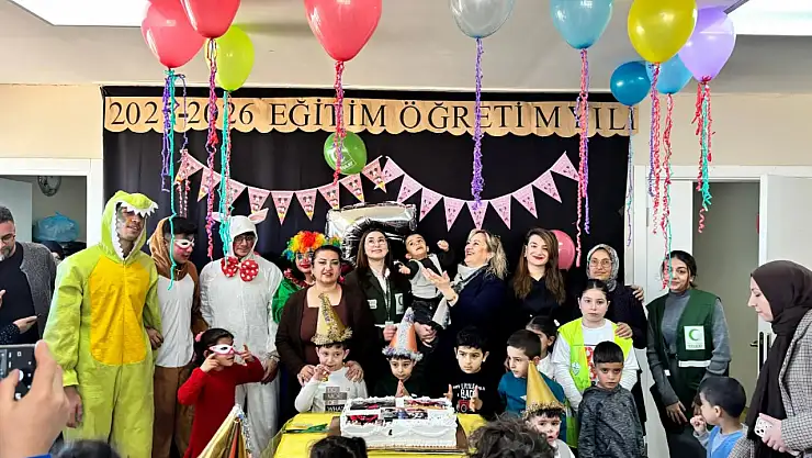 Kars'ta Kızılay Anaokulu Şenliği Renkli Görüntülere Sahne Oldu