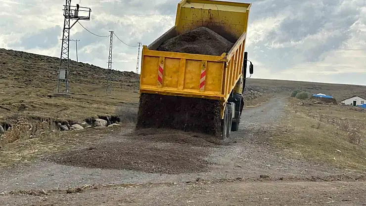 Kars'ta köy yolları modernize ediliyor, ulaşım sorunları çözüme kavuşuyor