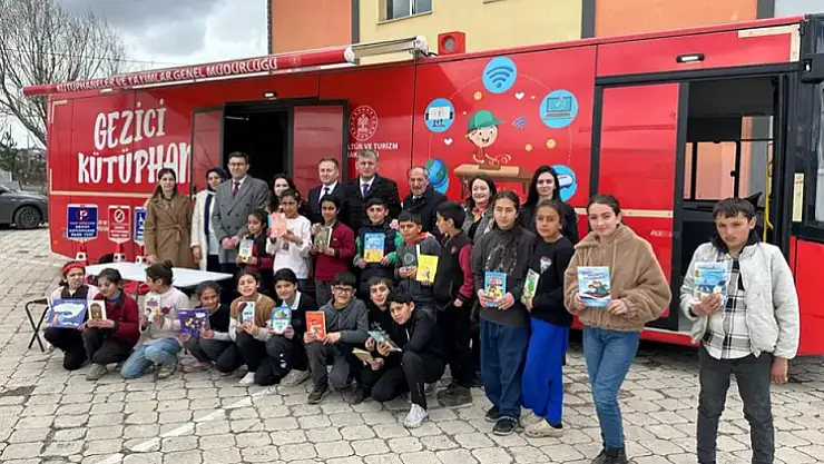 Kars'ta Kütüphaneler Haftası: Gezici Kütüphane ile Okuma Alışkanlığı ve Sosyal Bağlar Güçleniyor!